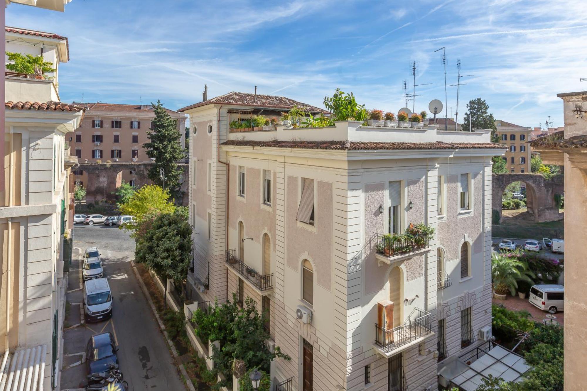 Aqua Claudia And Anio Novus Apartments Rome Exterior photo